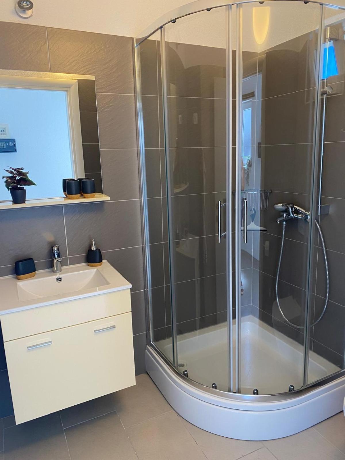 Villa Pina Tisno Apartment Zonsa 2 Pers Екстериор снимка